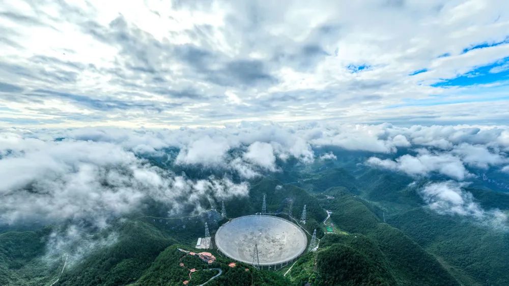 “中国天眼”全景。新华社记者欧东衢摄